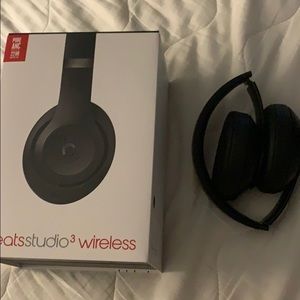 Matte black Beats by Dre